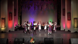 ВИДЕО: Капанският ансамбъл поздрави разградската публика за Великден със специален концерт-спектакъл