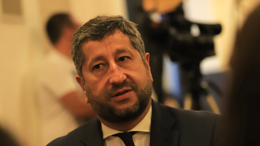 Христо Иванов подаде оставка след слабия резултат на &quot;Демократична България&quot;