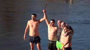 Двама мъже спасиха Богоявленския кръст в Бяла