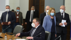 Ново затягане на мерките: Затварят заведенията, моловете и фитнесите