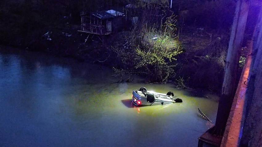 Автомобил падна в река Янтра във Велико Търново, шофьорът е бил дрогиран