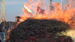 Земеделците запалиха бали със слама в третия от протестите в Русе
