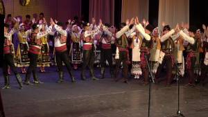 Три фолклорни ансамбъла изнесоха пъстър Великденски спектакъл в Разград