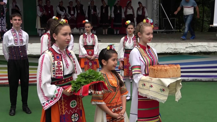 Над 600 самодейци от Лудогорието се изявиха на третия читалищен фестивал в Разград