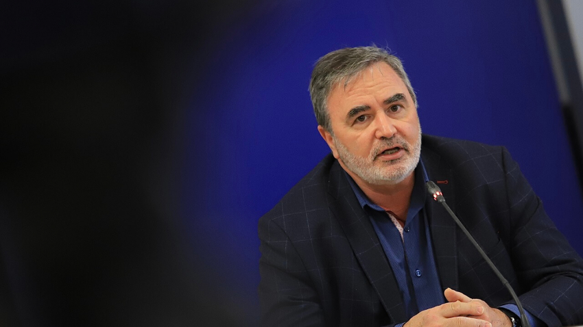 Половината области в страната отново се върнаха в &quot;червената&quot; COVID зона