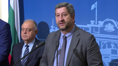 ВИДЕО: "Демократична България" внесе законопроект, с който държавата да поеме контрол над рафинерията на "Лукойл"