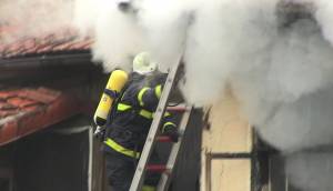 Пожар в апартамент в Търговище причини значителни материални щети