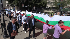 Русе понесе 80-метрово знаме на България по случай 24 май