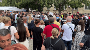 ВИДЕО: Русенци протестираха в защита на задържаните за побоя над шефа на полицията младежи