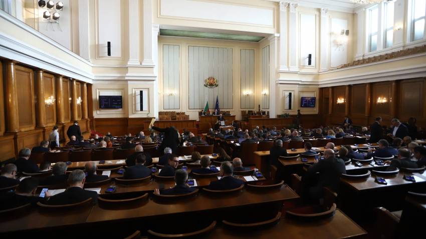 ВИДЕО: Партиите в парламента с първи реакции след насрочените избори