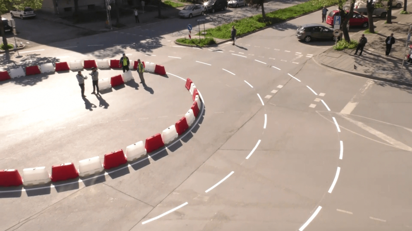 ВИДЕО: Новото кръгово кръстовище в Търговище е вече монтирано
