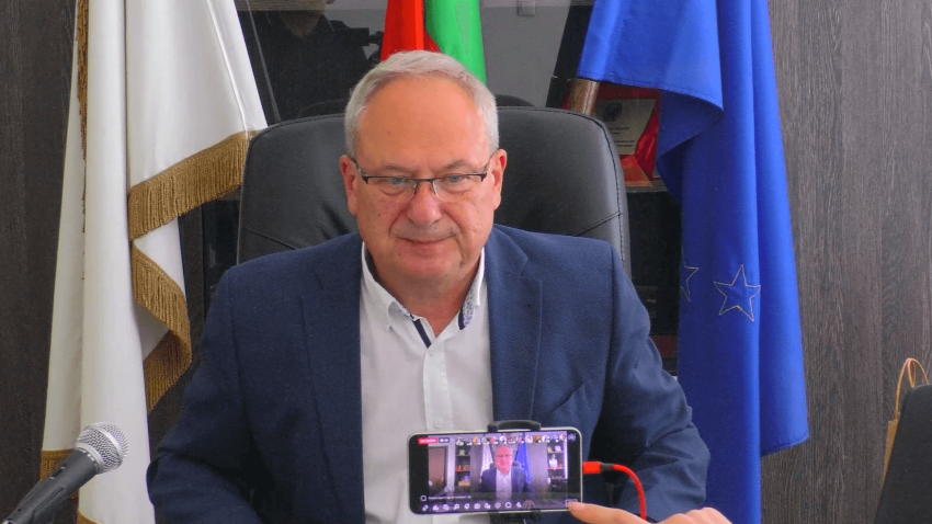 ВИДЕО: Кметът на Търговище отговори на десетки въпроси по време на поредната си виртуална приемна