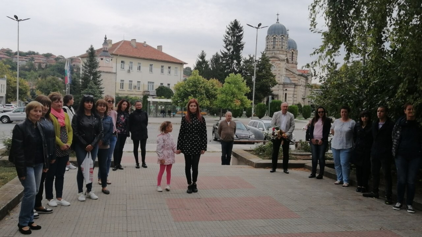 Беленчани поднесоха венци и цветя в чест на Деня на Независимостта на България