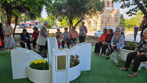 В квартал Въбел бяха закупени нова паркова чешма, пейки и бетонни кашпи