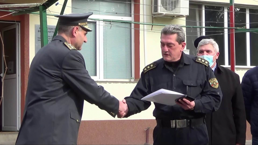 Нагарадиха началника на Районната противопожарна служба в Бяла с най-високото отличие на МВР