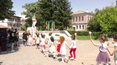 ВИДЕО: Търговище почете делото на Ботев и падналите за Свободата на България