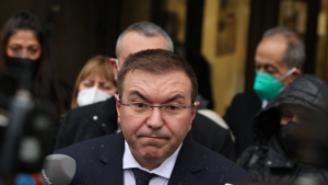 Министър Ангелов: Все още е рано да се говори за отпадане на всички мерки от 21-ви