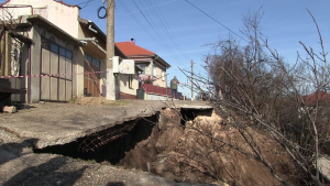 Сериозно пропадане застраши къщи във Ветово