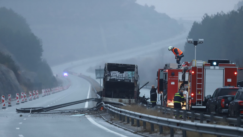 Трагедия на АМ &quot;Струма&quot;: 45 души загинаха след пожар в пътнически автобус