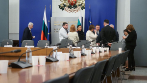 ВИДЕО: Бизнесът бойкотира обсъждането на бюджета в тристранката, спор за финансите имаше и в НС