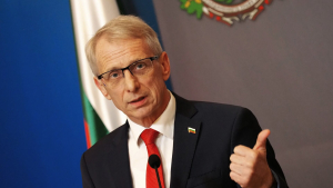 Денков заплаши да подаде оставка, ако вътрешният министър не осъди полицейското насилие