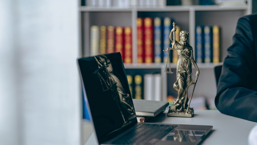 ВИДЕО: Пропуск в закона: Родители адвокати не могат да бъдат лични асистенти на децата си с ТЕЛК