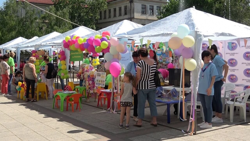 &quot;Шарената въртележка&quot; се завъртя в Разград за Деня на детето