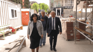 Финансовият министър провери хода на реставрация на бившата Земеделска банка в Търговище