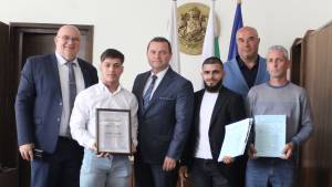 Кметът на Русе Пенчо Милков награди Ангел Русев за европейската титла по вдигане на тежести