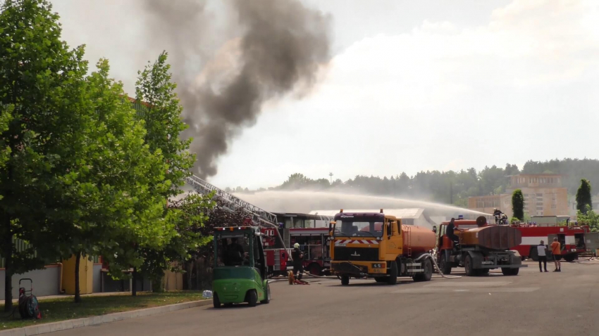 Огънят е тръгнал преди обед в цех за обработка на дунапрен