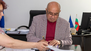 Това става, след като вчера кметът Валентин Атанасов подписа Акт 2 по проекта за рехабилитация на обектите