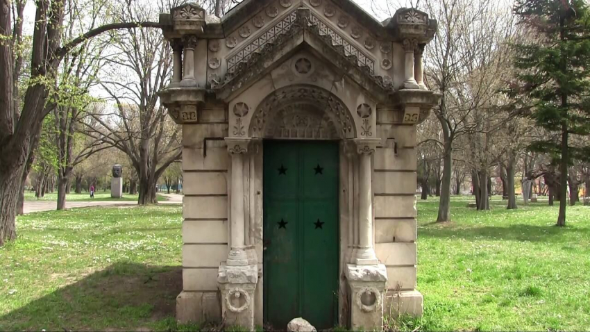 Почистват и реставрират гробниците на трима възрожденци в района на Пантеона в Русе