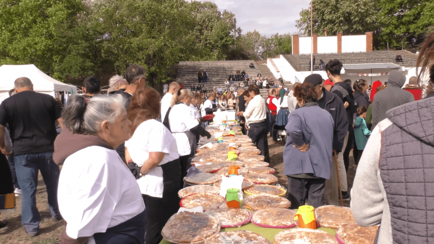 Празникът на дърпаната баница в Макариополско събра на едно място разнообразие от рецепти