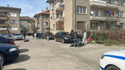 ВИДЕО: Масов бой между ромски фамилии в Казанлък взе жертва и прати 6 души в болница