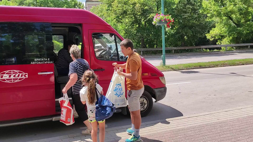 На 2 май общественият транспорт ще се движи по обичайния си за делничните дни график.