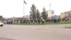 Служителите на военния завод в Търговище отново протестираха, шефът на холдинга бе на място