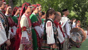 Международен фолклорен фестивал събра в Бяла младежи с български корени от различни страни