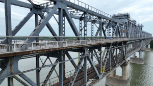 Депутат предлага ремонтните дейности по Дунав мост да текат и през нощта