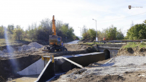 Изграждат нов водосток и изправят пътен участък край Западната индустриална зона на Велико Търново