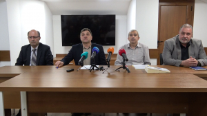ВИДЕО: Разбиха ОПГ за имотни измами в Русе, сред задържаните има и полицай в Две могили