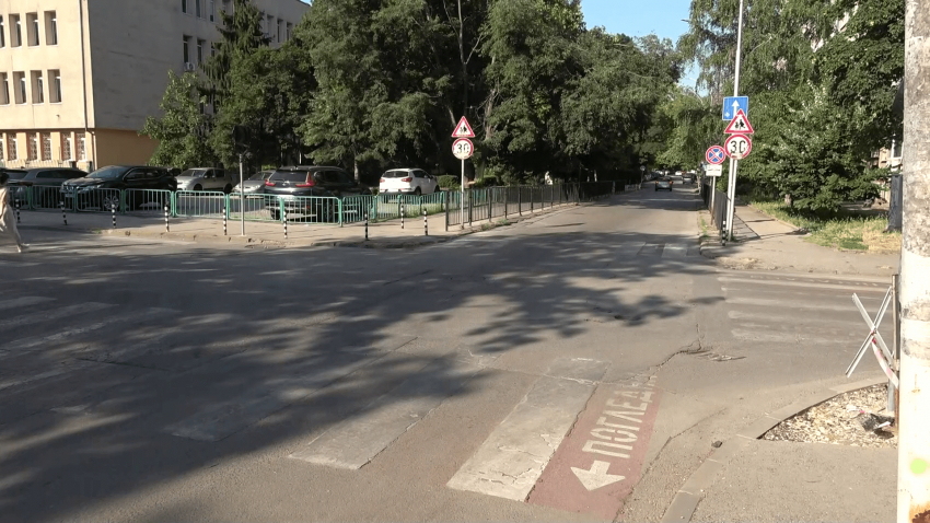 ВИДЕО: Започва изграждането на повдигнати пешеходни пътеки и кръстовища в Русе