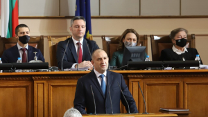 Радев и Йотова положиха клетва за втория си мандат като президентска двойка