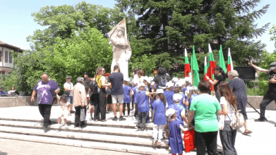 ВИДЕО: Търговище се преклони пред живота и делото на Ботев и падналите за Свободата ни
