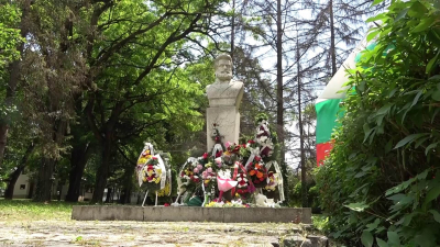 ВИДЕО: Разградчани сведоха глави пред подвига на Ботев и падналите за Свободата на България