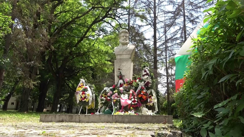 ВИДЕО: Разградчани сведоха глави пред подвига на Ботев и падналите за Свободата на България