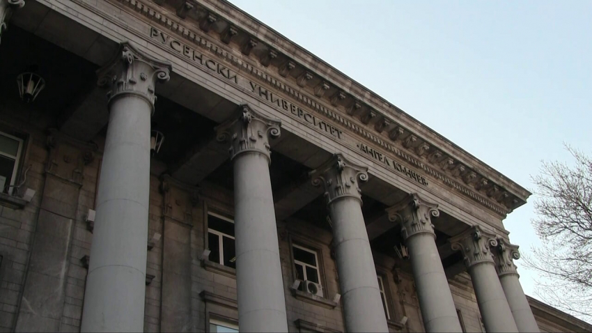 Държавата ще плаща таксите на студенти, които имат сключен договор за работа в България