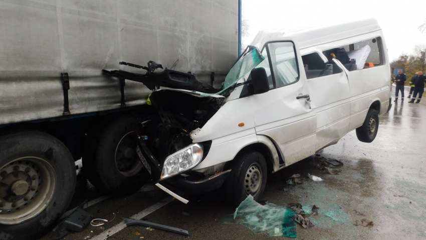ВИДЕО: Мъж е с опасност за живота след тежка катастрофа на пътя Разград - Русе
