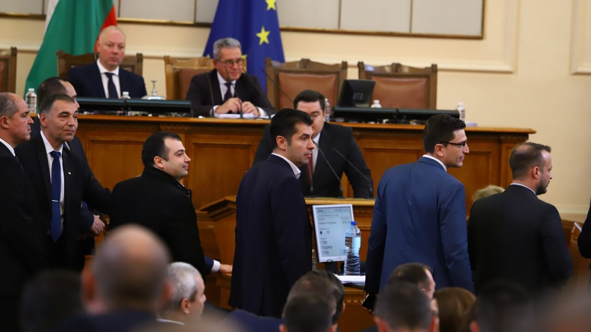 ВИДЕО: След часове спорове депутатите стигнаха само до заглавието на Изборния кодекс