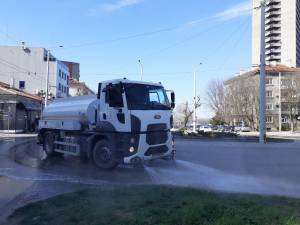 Продължава миенето на уличните платна и почистването на дъждоприемните шахти в Русе