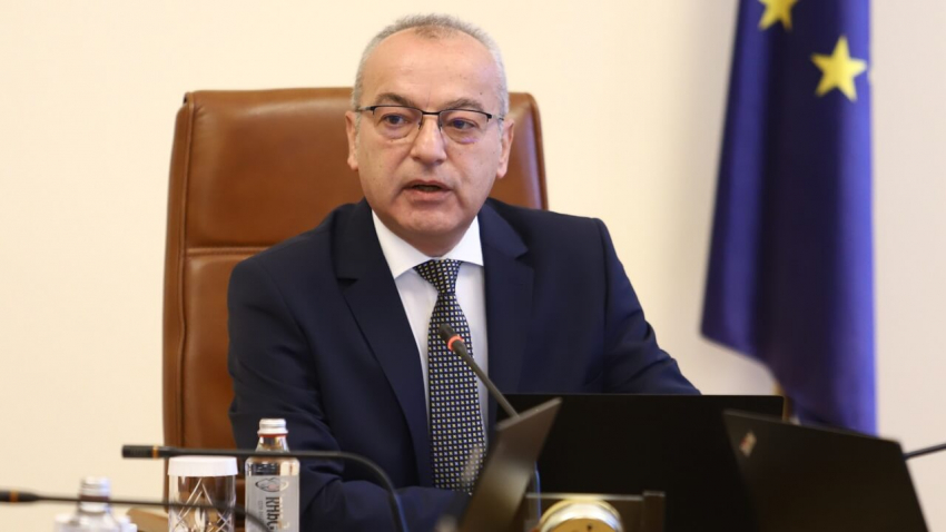 Служебният премиер: Партийни лидери искат от нас това, което ни забраняваха